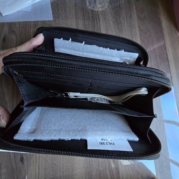 Ladies Black White & Pink Double Zip Around Wallet NEW - Picture 3 of 5